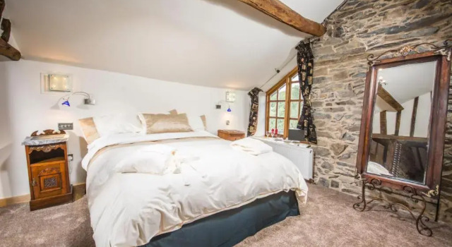 Коттедж Cornerstones, 16th Century Luxury Self Catering House overlooking the River Dee