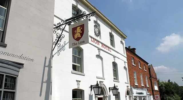 The Lion Hotel, Rezervați Hotel Brewood Staffordshire