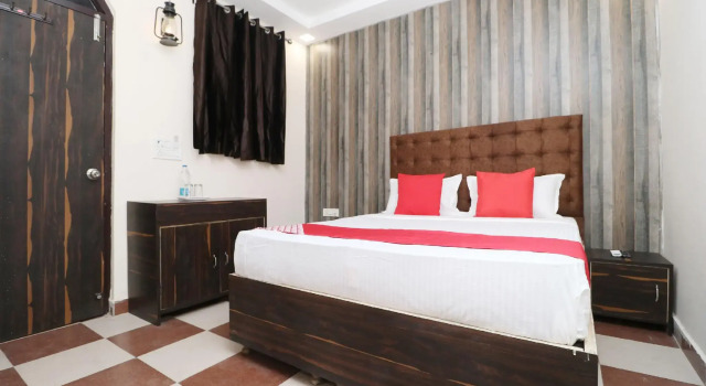 OYO 37351 Hotel Krishna Royal, Book Hotel Amritsar Punjab