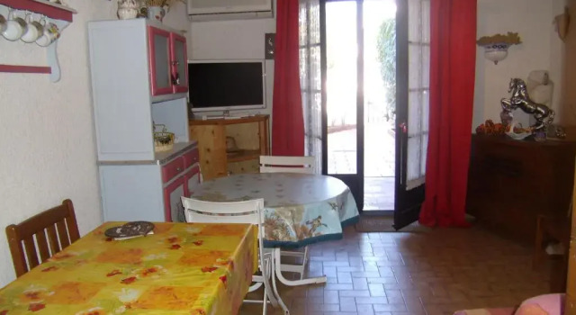 Réf LS 149 : Studio 4 pers Rés le Trident n°63, Забронировать Отель Отели Сент-Мари-де-ла-Мер с парковкой, рядом с Церковь Сент-Мари-де-ла-Мер, Парковка