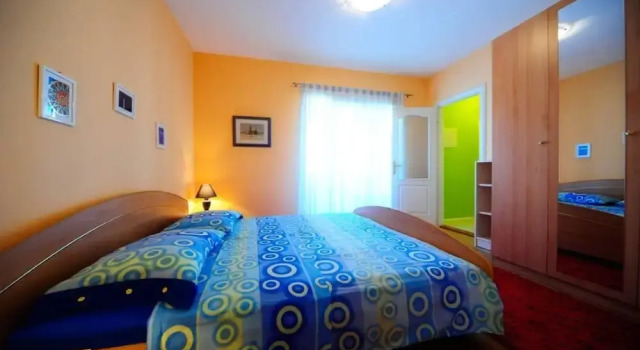 4 Bed Villa Sleeps 9 - Pool Pets Garden Parking, Забронировать Вилла Виллы Окрестностей Сплита, Вилла