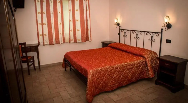 Agriturismo Parco delle Querce, Забронировать Отель Отели Озера Больсена с парковкой, Парковка