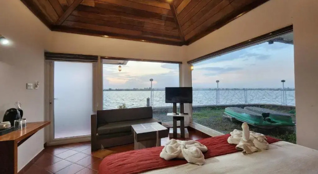 Номер Premium с видом на озеро Mira's PMC Lakeshore Resort