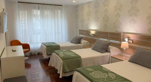 Hostal San Fernando, Забронировать Хостел Сантандер Cantabria Coast, рядом с Железнодорожный вокзал Сантандера