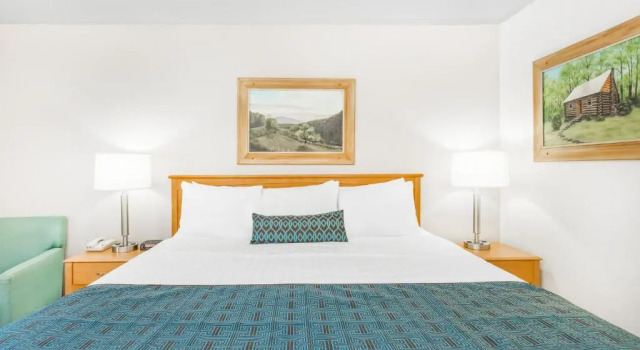 Номер Standard Days Inn by Wyndham Jefferson