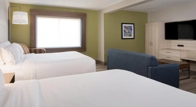 Четырёхместный люкс Holiday Inn Express Louisville Northeast by IHG