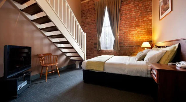 Семейный номер Standard Мансарда Central Springs Inn