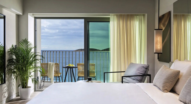 Номер Superior с балконом и seafront NIKO Seaside Resort MGallery