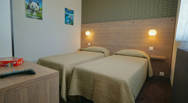 Четырёхместный номер Standard Logis Hôtel Restaurant Clair Cottage, Chisseaux - Chenonceaux