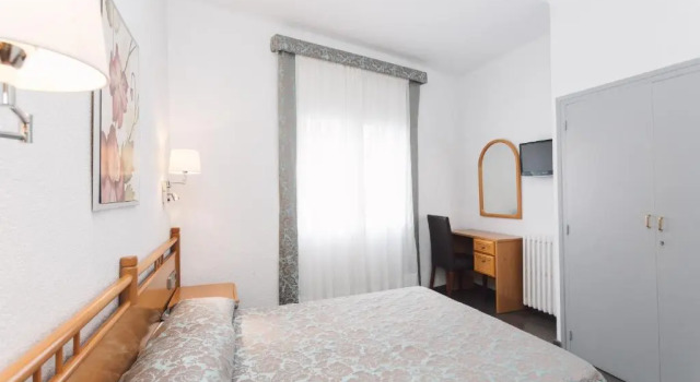 Трёхместный номер Standard с красивым видом из окна Hotel Catalunya Park