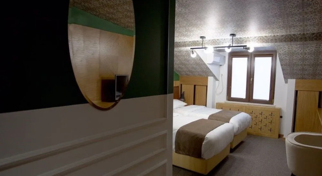 Crowns Hotel