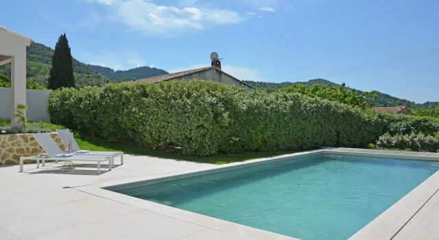 Wonderful Villa in Malaucène with Swimming Pool