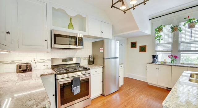 Коттедж Elizabeth City Vacation Rental: Gazebo w/ Hot Tub!