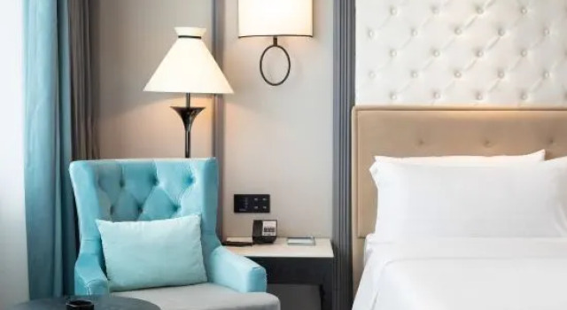 Люкс Luxury Xana Hotelle Hotel (Haicheng Railway Station Binhe Xi Road)