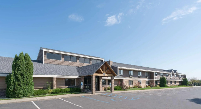 Номер Standard AmericInn by Wyndham Bismarck