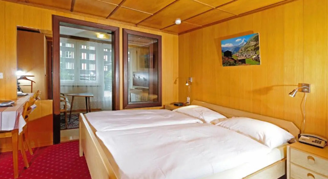 Двухместный номер Deluxe с балконом Hotel Alphubel
