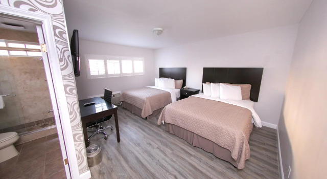 Четырёхместный номер Standard Metropolitan Inn & Suites