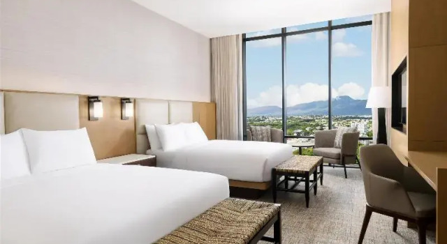 Четырёхместный номер Standard с красивым видом из окна Hotel Santiago, Curio Collection By Hilton