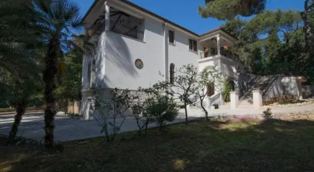 Villa Glencoe -Suite 1, Забронировать Вилла Отели Мали-Лошиня с парковкой, рядом с Автобусный вокзал Mali Losinj, Парковка