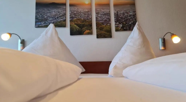 Kurhotel Schluchsee App 1103 - das mit der Kuckucksuhr, mit Indoorpool, Hochschwarzwaldkarte, Schluchsee, Забронировать Отель Отели Шлухзе с парковкой, рядом с Förderband Schluchsee, Парковка