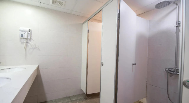 RedDoorz Hostel @ Signature Inn