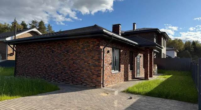 Kottedzh v KP Bor, 165, Buchen Sie Ferienhaus Hotels in Oblast Moskau mit Parkplatz, Parkplätze