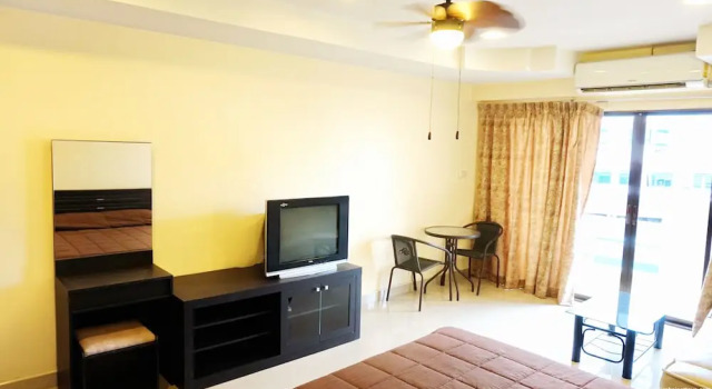 Двухместный люкс Economy с балконом Yensabai Condotel