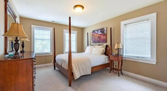 Lincoln River Mt View 4Br 3.5Ba, Забронировать Отель Отели Худ-Ривер с парковкой, Парковка