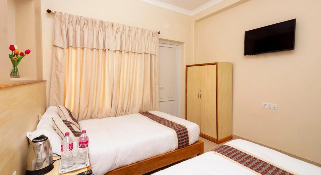 OYO 254 White House In