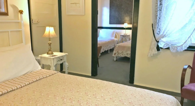 Люкс The Chalet Guesthouse And Studio