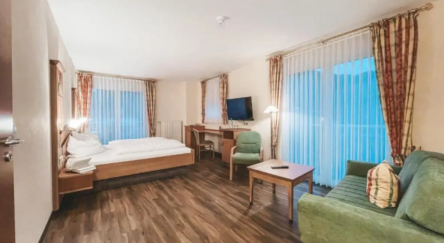 Двухместный номер Standard с балконом Hotel Badischer Hof