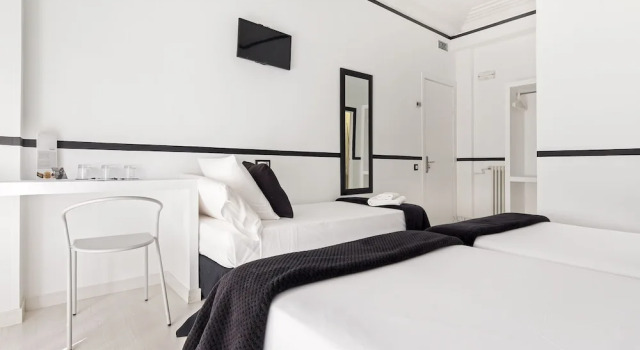 Четырёхместный номер Standard Gran Via 63 Rooms