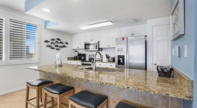 Коттедж Emerald Key 603 Beachfront Balcony 6th Floor Corner Unit