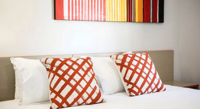Студия Villawood Hotel