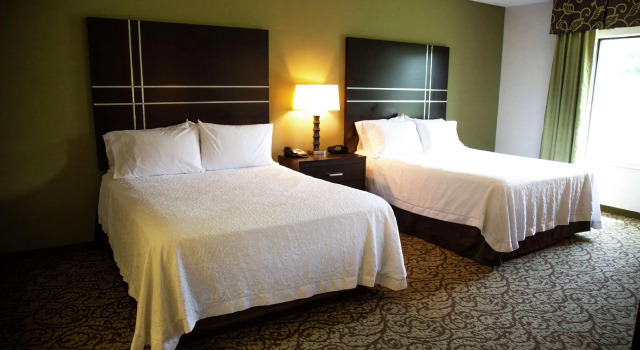 Четырёхместный люкс Hampton Inn & Suites Sharon