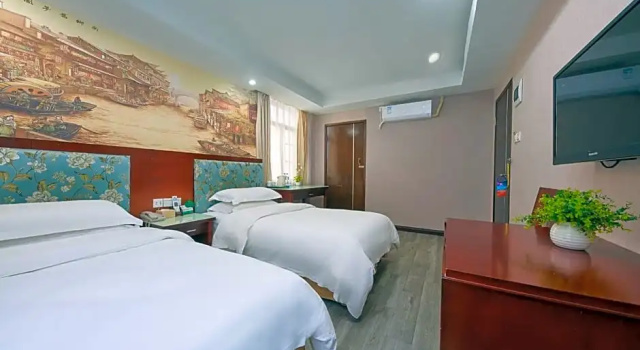 Номер Comfort Kaiserdom Hotel China Plaza