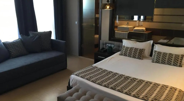 Полулюкс Maison Hotel