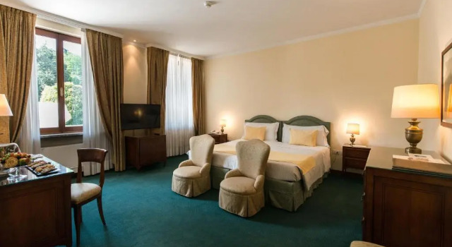 Полулюкс Hotel Relais Monaco