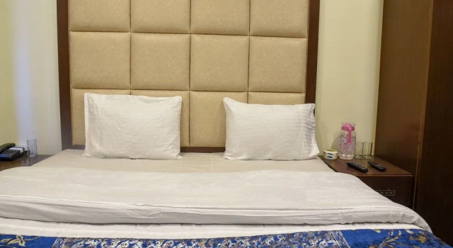 Oyo 15819 Hotel The Relax, Забронировать Отель Сринагар Jammu & Kashmir Ski