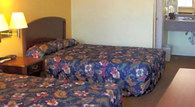 Четырёхместный номер Standard Seagoville Inn