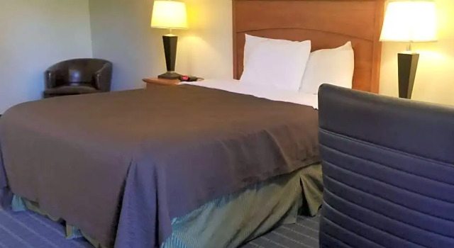 Номер Standard Super 8 by Wyndham Vancouver East