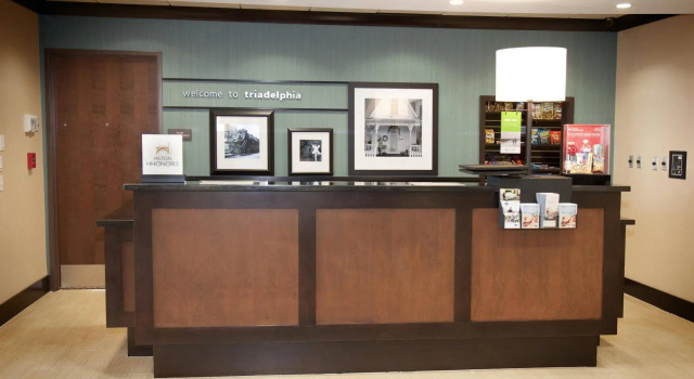 Hampton Inn & Suites Wheeling-The Highlands, Rezervovat Hotel Triadelphia Západní Virginie