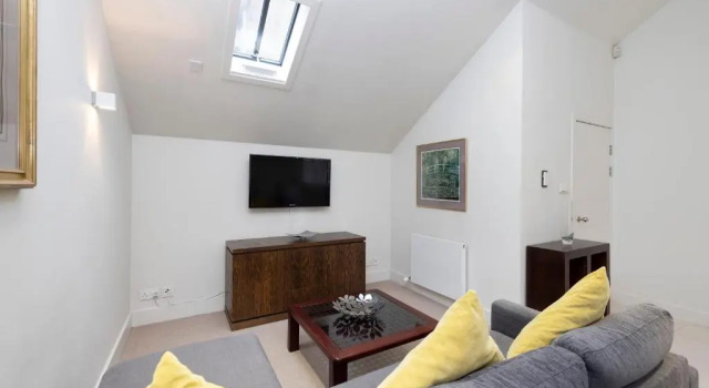 Апартаменты ALTIDO Contemporary and Vibrant 1BR flat near Princes Street