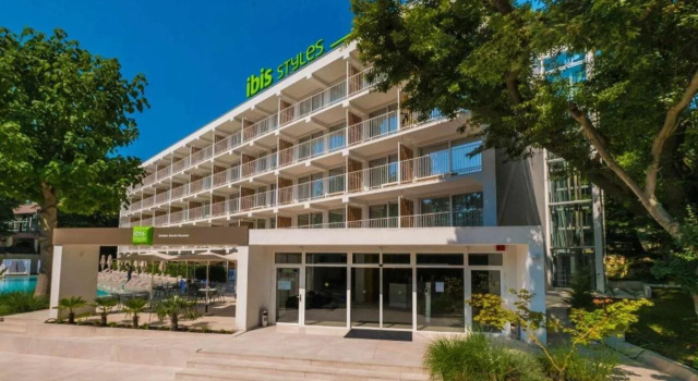 ibis Styles Golden Sands Roomer Hotel, Забронировать Отель Отели Золотых Песков 3 звезды, рядом с Поле для мини-гольфа, 3*