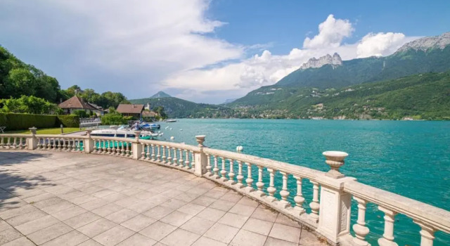 Апартаменты Duplex apartment with balcony on the lake classified 3 stars