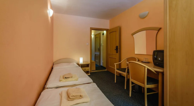 Четырёхместный семейный номер Standard с 2 комнатами с балконом Hotel Boboty