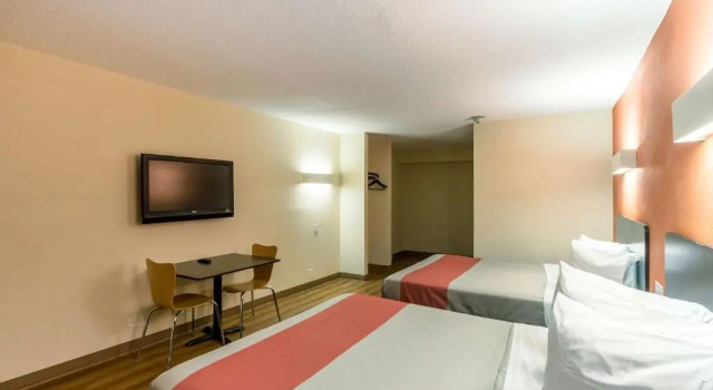 Четырёхместный номер Standard Motel 6 New Brunswick