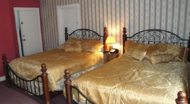 Четырёхместный номер Standard Biltmore Suites Hotel