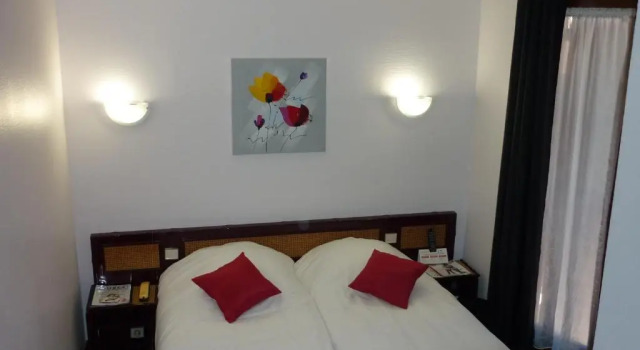 Трёхместный номер Standard Sure Hotel by Best Western Saintes