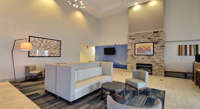 Holiday Inn Express Hotel & Suites Milwaukee Airport by IHG, Varaa Hotelli Milwaukee Wisconsin